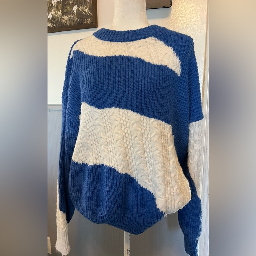 Aelfric Eden Sweater Blue & White Colorblock Cable Knit Sweater/Winterwear/Large